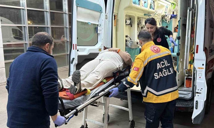 Yardım için yola inen kadına araç çarptı: Adıyaman'da kaza