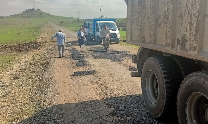 Diyarbakır'da vatandaşlar kendi çabalarıyla mahalle yollarını onardı