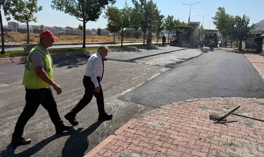Kayseri'de ulaşım konforu artıyor: Şehit Komandolar Caddesi'nde asfalt çalışmaları sürüyor