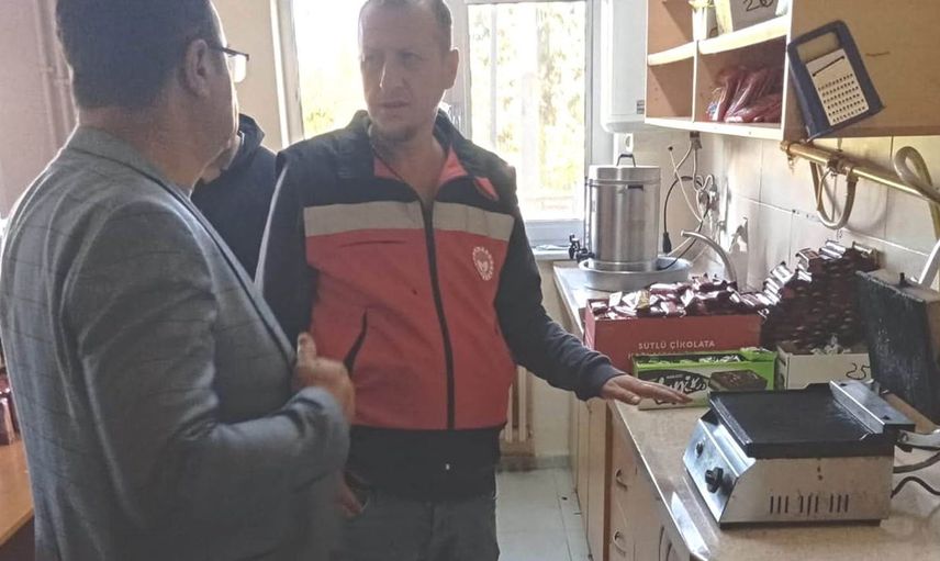 Çavdarhisar'da okul kantinlerinde gıda denetimi yapıldı