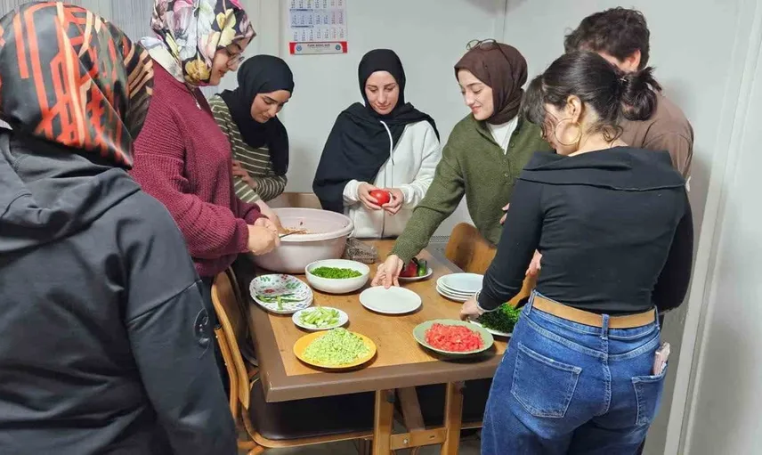 Üniversite öğrencileri paketli gıda yerine sağlıklı kısırı tercih etti
