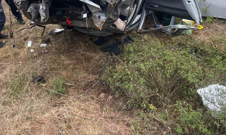 Balıkesir'de otomobil bariyerleri aşarak şarampole düştü: 1 yaralı
