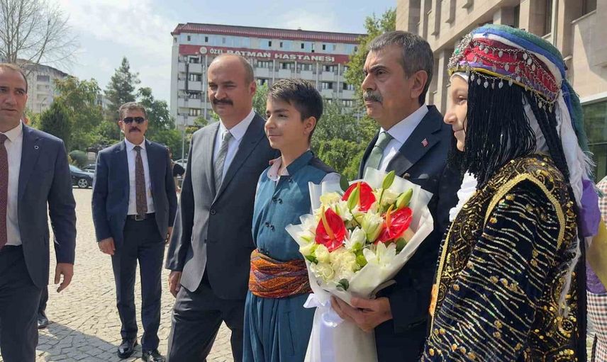 Bakan Tekin, Batman Valiliği'nde eğitim yatırımlarını inceledi