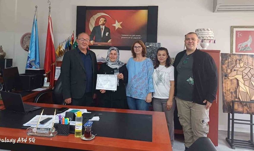Azim ve kararlılıkla başarıya ulaşan Nezahat Örek, okuma yazmayı 7 ayda öğrendi