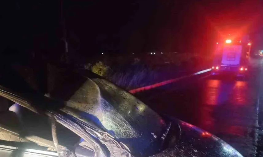 Ayvalık'ta tek taraflı trafik kazası: Yaralı var