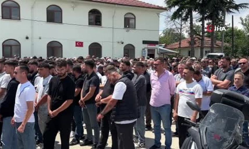 Bolu'da uçuruma yuvarlanan cipte hayatını kaybeden iki sevgili son yolculuklarına uğurlandı