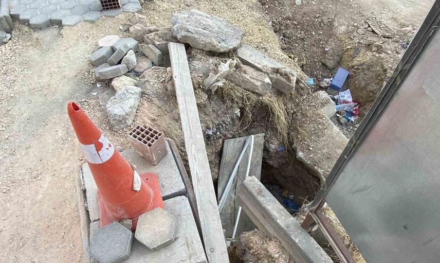 Eskişehir'deki inşaat çevresinde tehlikeli göçükler yayaları tehdit ediyor