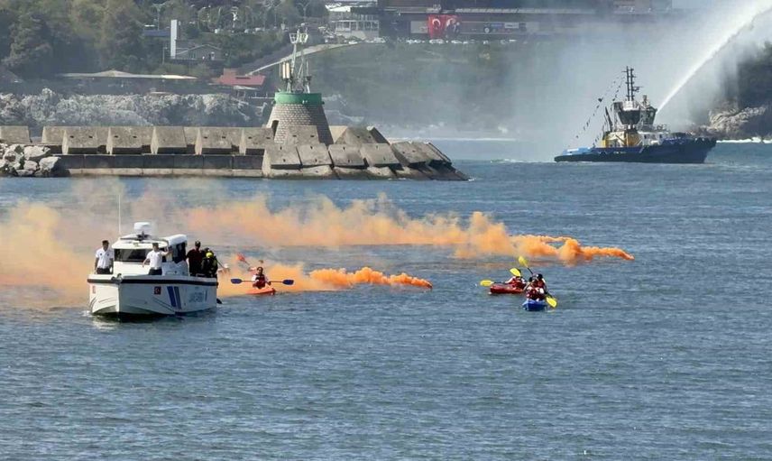 Zonguldak'ta 30 Ağustos zafer bayramı coşkusu: Römorkörlerden unutulmaz gösteri