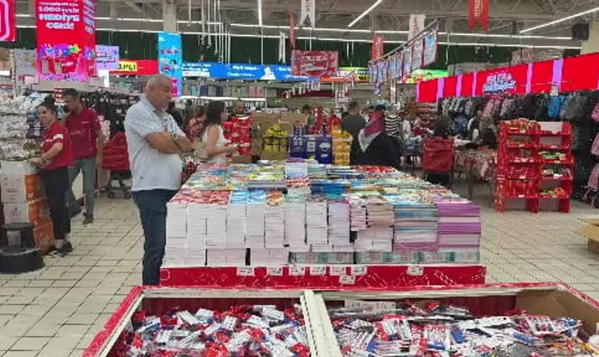 Eğitim dönemi öncesi velilerin kırtasiye alışverişi hız kazandı