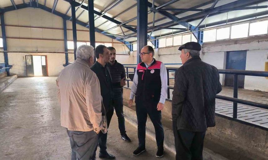 Bayburt'ta hibe desteğiyle kurulan hayvancılık işletmesi tarım yetkilileri tarafından incelendi