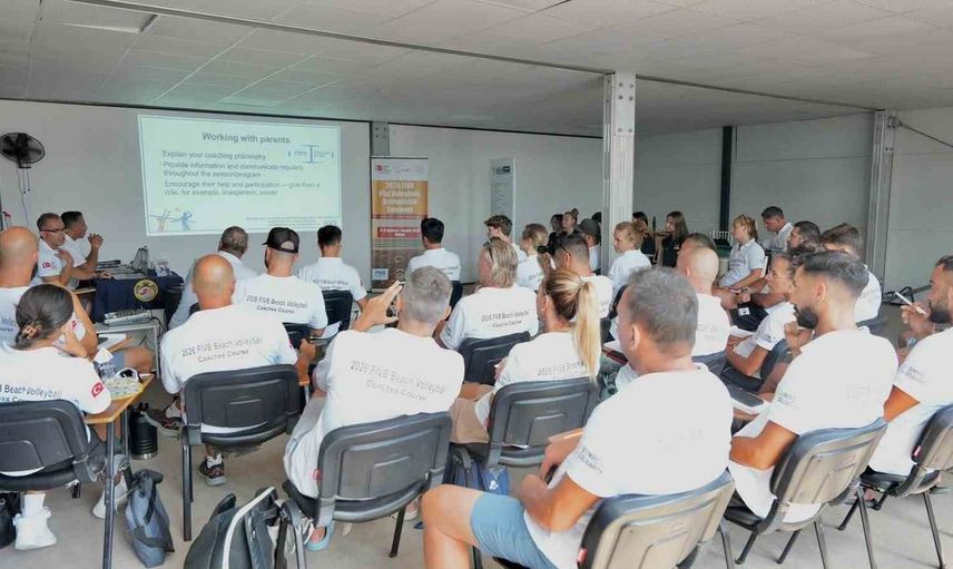 FIVB plaj voleybolu antrenörlük kursu Alanya’da başladı