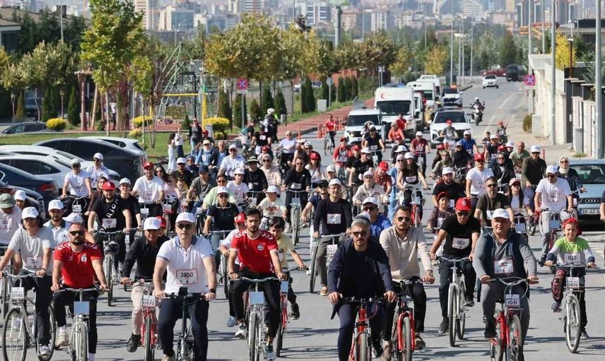 Hekimlerin bisiklet turuyla sağlıklı yaşam mesajı