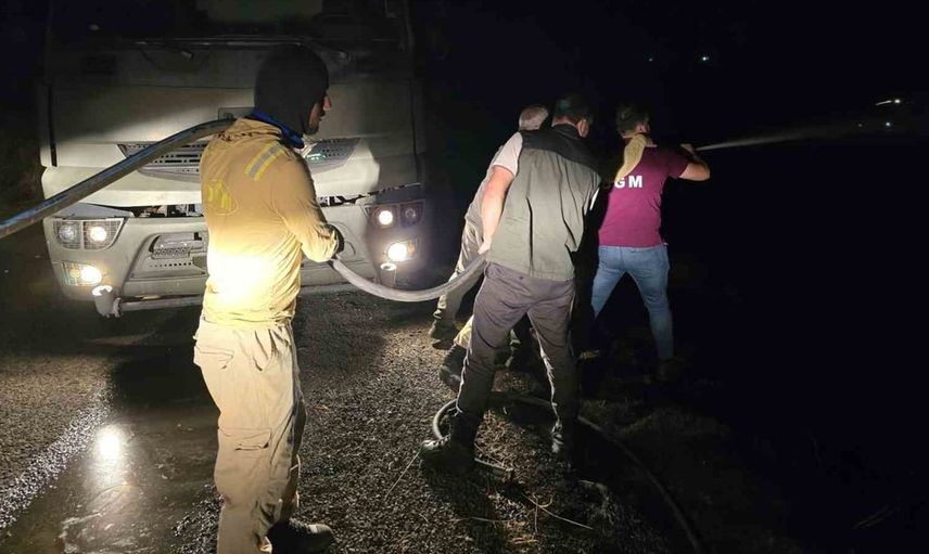 İdil'deki örtü yangınında ekiplerin başarılı müdahalesi sonucu felaket önlendi