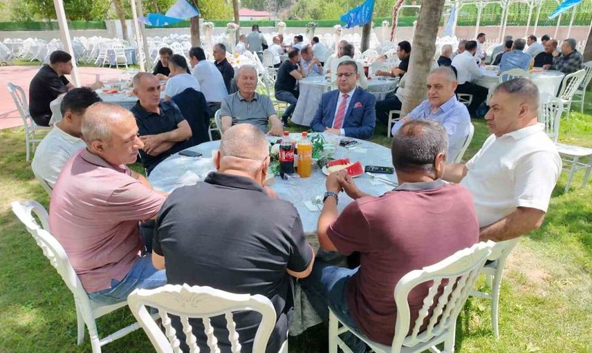 Mustafa Eken, Gürün'de STSO üyeleriyle toplantı yaptı