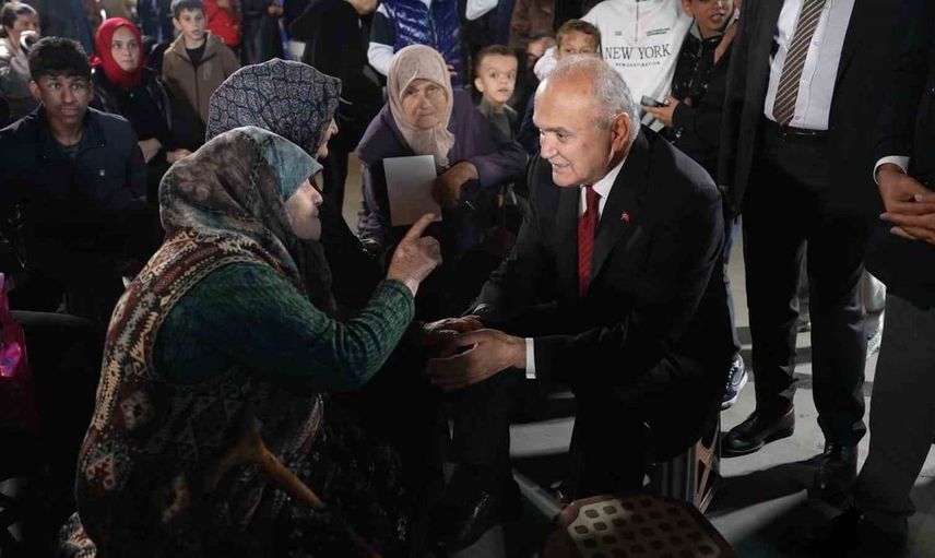 Burhaniye Mahallesi'nde vatandaşlarla bir araya gelen başkan: Hizmetlerimi ortaya koydum