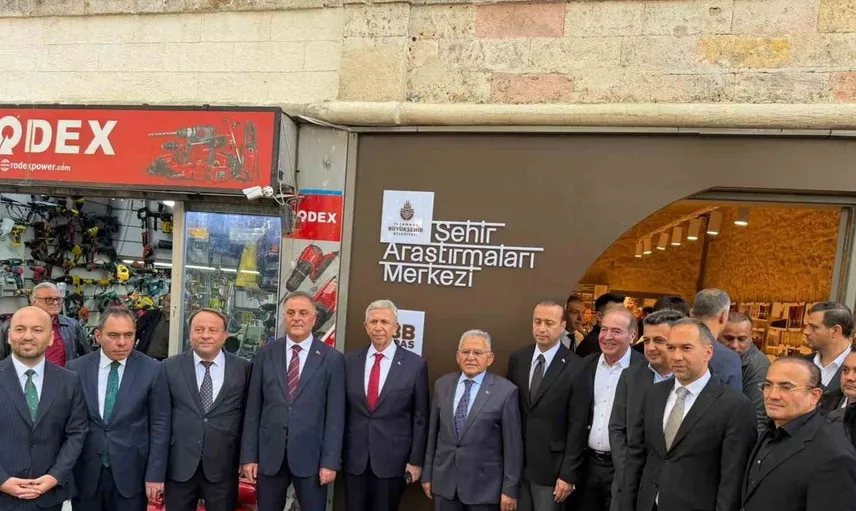 Başkan Büyükkılıç İstanbul'da tarihi kuyumcu hanın açılışına katıldı