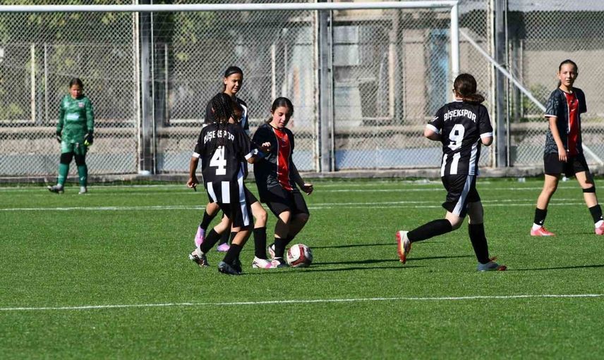 Kılıçaslan Yıldızspor genç kızlar liginin zirvesinde: Bişekspor'u farklı geçti