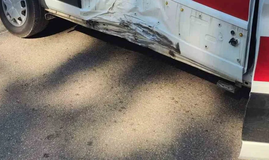 Bursa'da motosiklet ambulansa çarptı, sürücü hastaneye kaldırıldı