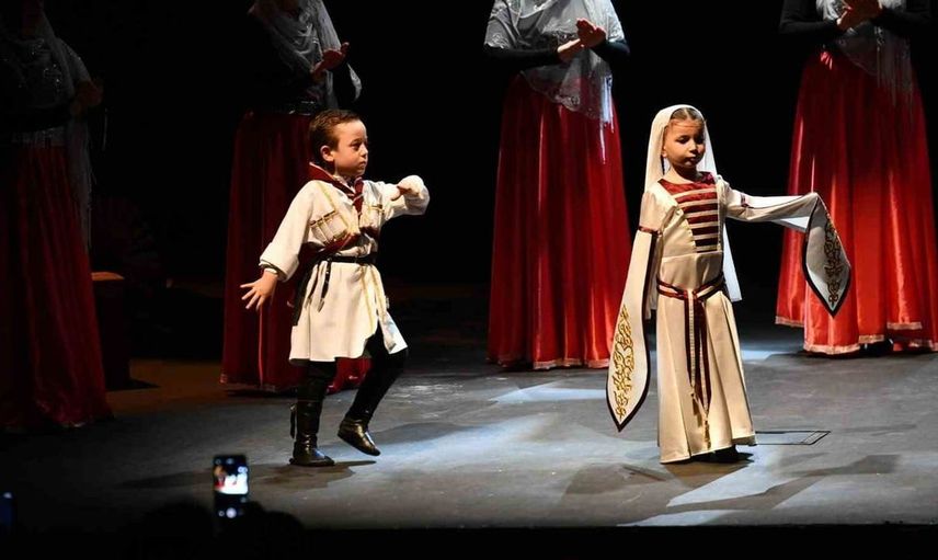 Bağımsızlık mücadelesi sahnede hayat buldu: Balıkesir Büyükşehir'den özel gösteri