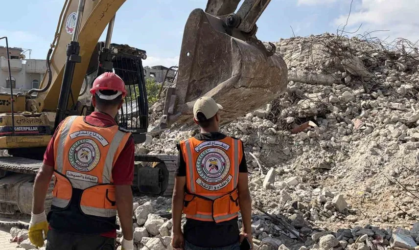 Gazze'deki enkazda kaybolan 150 cenaze için yalnızca bir iş makinesi kullanılmakta