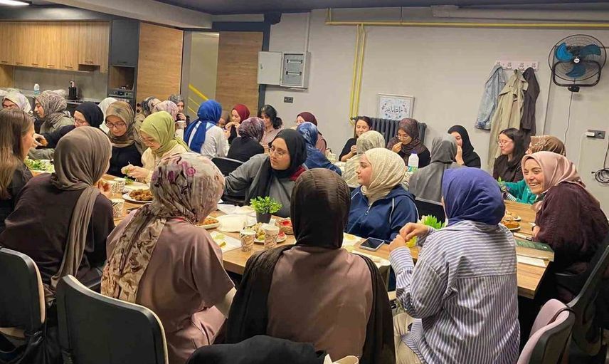 Üniversite öğrencileri manevi destek için ADRM'de bir araya geldi