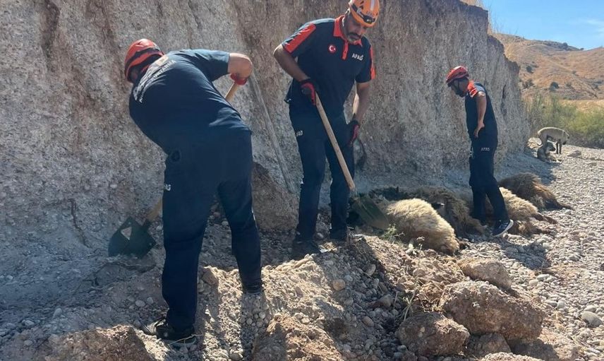 Adıyaman'da toprak kayması faciası: 6 küçükbaş hayvan telef oldu