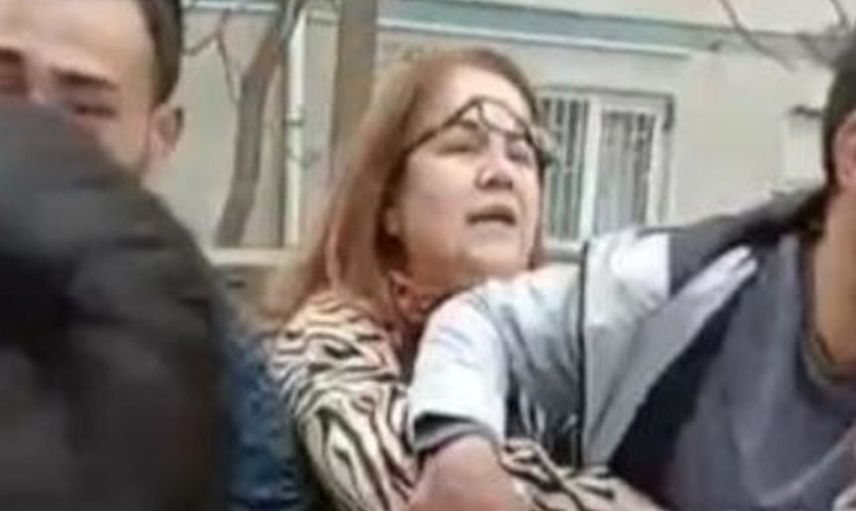 Fanatik muhalefet taraftarları gerçek yüzünü gösterdi: Ankara’da başörtülü kadına saldırdı