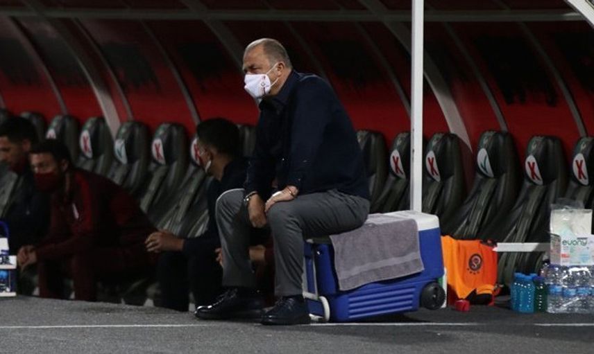 Fatih Terim Neden Buz Kovasının Üzerine Oturuyor?