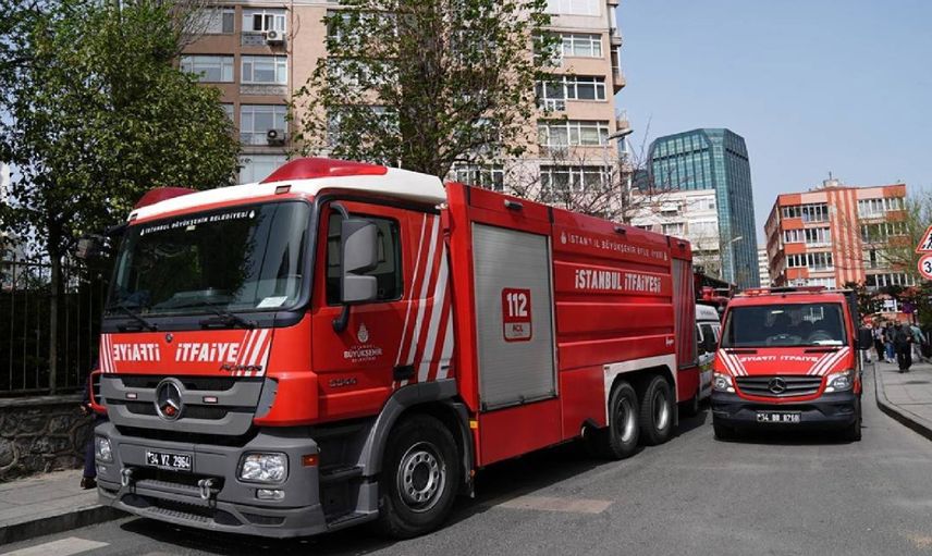 Fatih’te 6 katlı otelde yangın çıktı: Çalışanlar ve müşteriler tahliye ediliyor