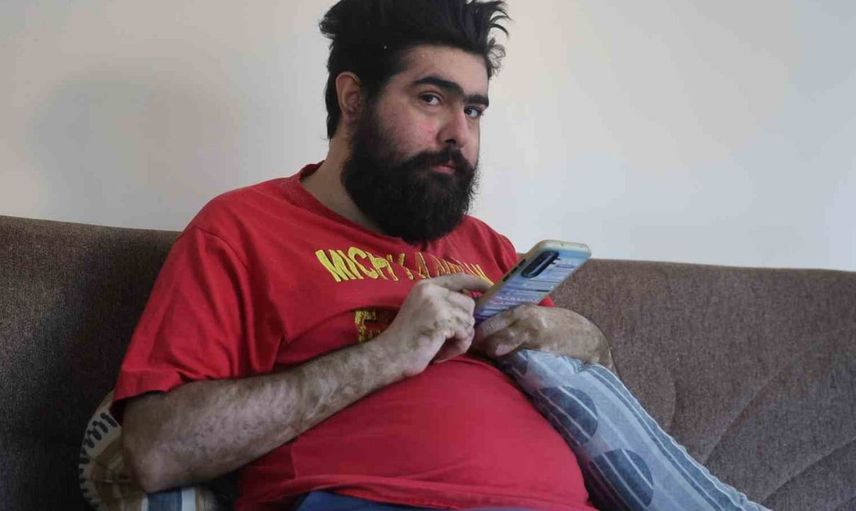 Telefon bağımlılığına teslim olan Barış, hastane tedavisini reddederek sanal dünyasına döndü