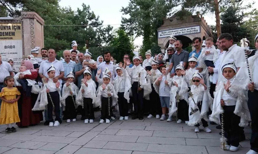 Erzincan'da geleneksel sünnet şöleni coşkuyla kutlandı