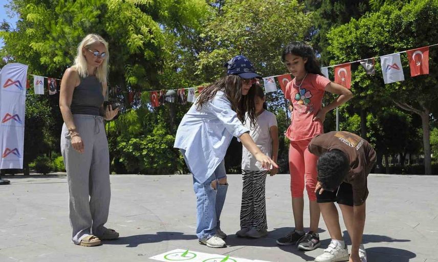 Mersin'de çocuklar teleskopla Güneş’i gözlemledi