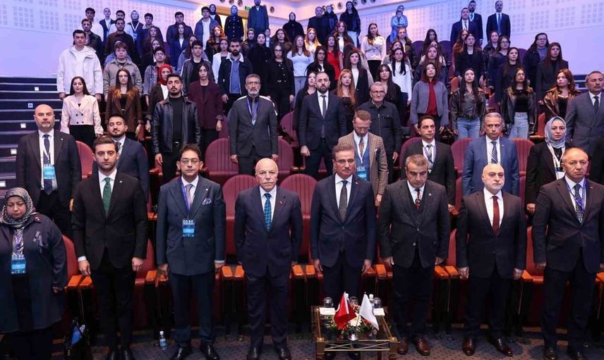 Başkan Sekmen gençlere iş dünyasında başarılı olmak için önemli ipuçları verdi