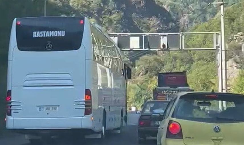 Karabük'te hatalı sollama yapan otobüs sürücüsü tehlike saçtı