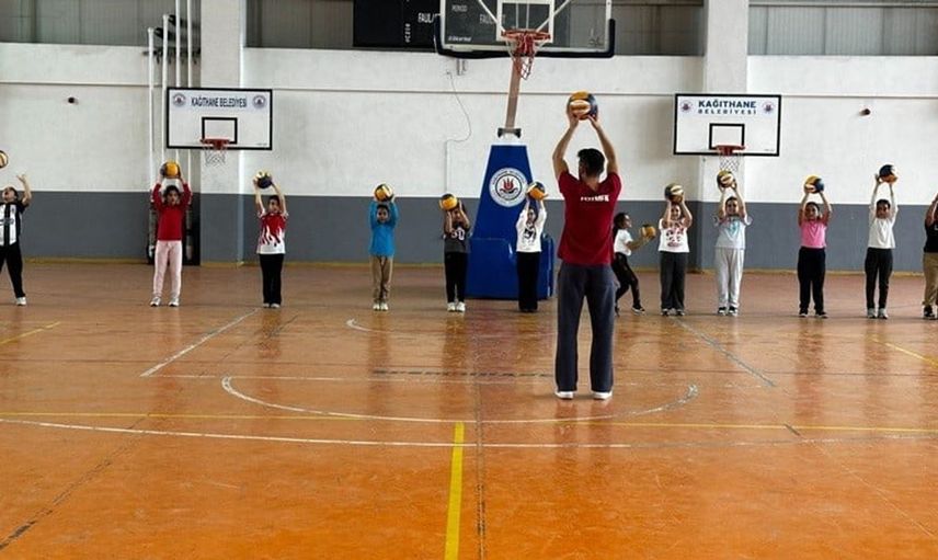 Kağıthane'de kış spor okulları çocukların yeteneklerini açığa çıkarıyor
