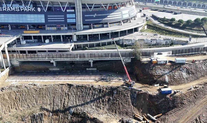 Şiddetli yağışlar sonrası Galatasaray stadyumunda inşaat çalışmaları devam ediyor