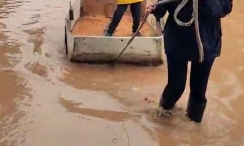 Sakarya'da sağanak yağış sonrası mahalle su altında kaldı: Venedik'ten daha güzel