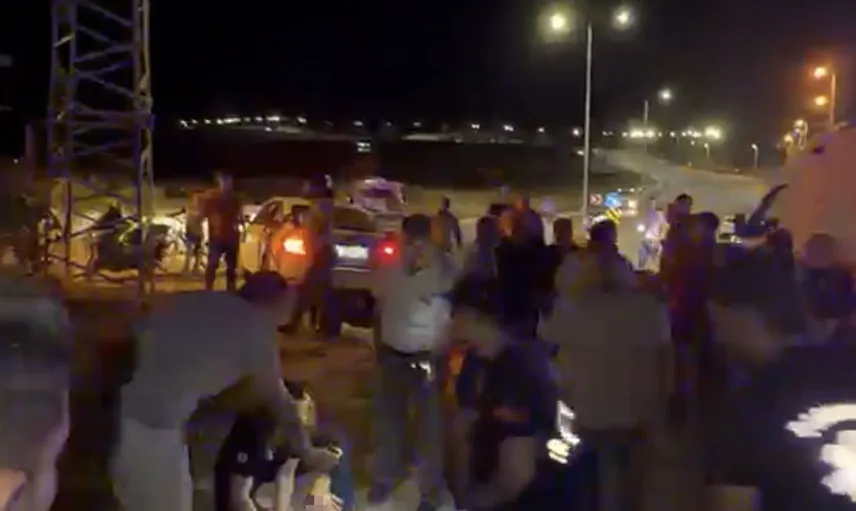 Adıyaman'da motosiklet ve otomobil çarpıştı: İki genç hastaneye kaldırıldı