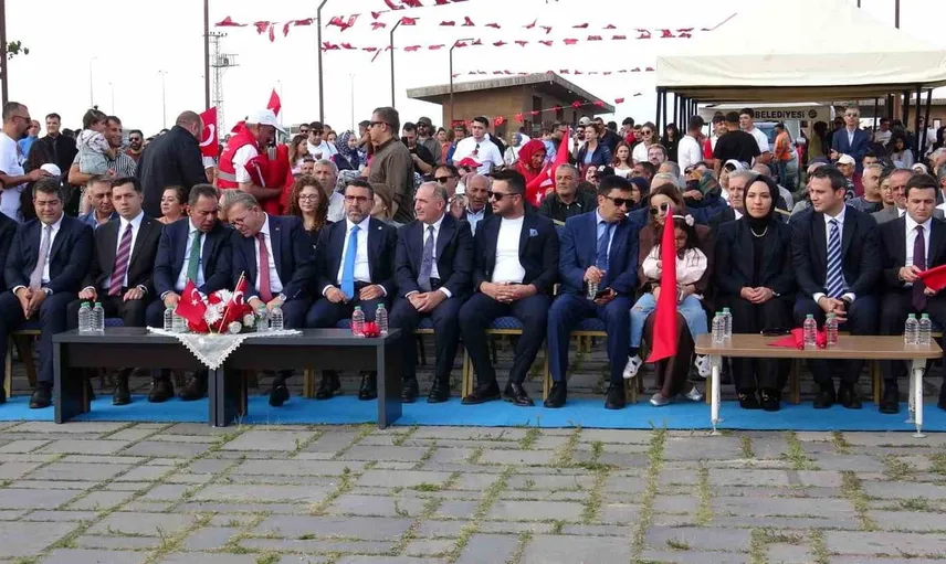 Ani’nin fethinin 962. yılı kutlandı: Çelik Kanatlar gösterisi gökyüzünü doldurdu