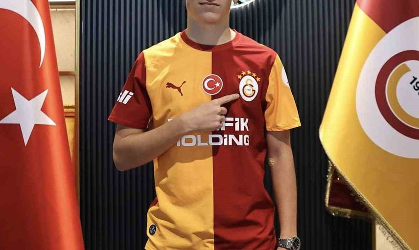 Galatasaray, Aleksey Batrakov ile uzun vadeli anlaşmaya vardı
