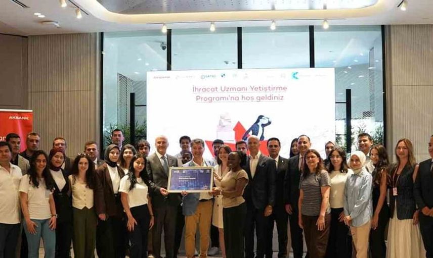 Akbank gençlik akademisi’nin ‘export talent programı’ mezunlarını verdi