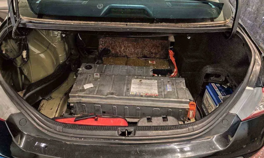 Sınırda akünün arkasında gizli uyuşturucu operasyonu: 4 kilo 560 gram esrar ele geçirildi