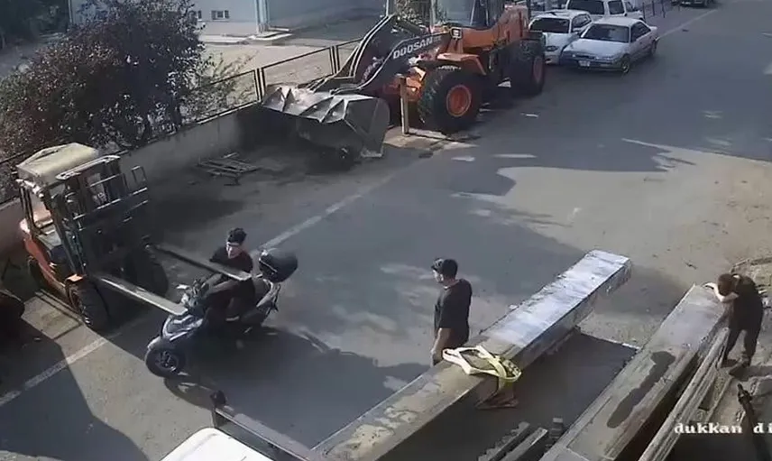 Tekirdağ'da motosikletin forkliftle kazası güvenlik kamerasına yansıdı