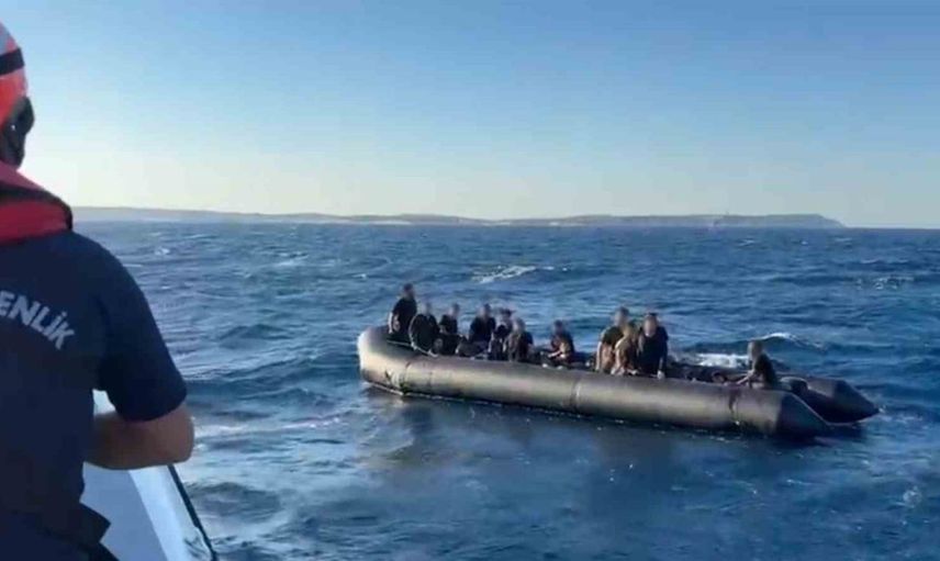 Ege Denizi'nde göçmen kurtarma operasyonları: 37 yakalandı, 30'u kurtarıldı