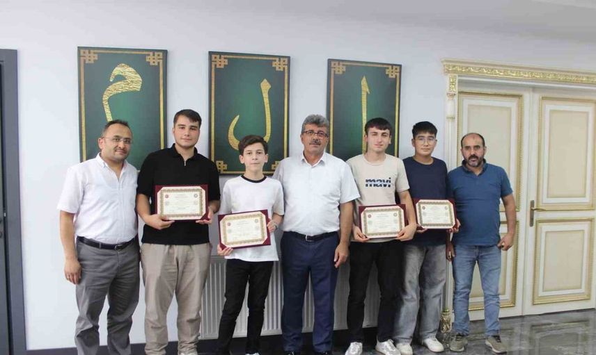 Ordu'da hafızlık eğitimini tamamlayan öğrencilere belgeleri takdim edildi