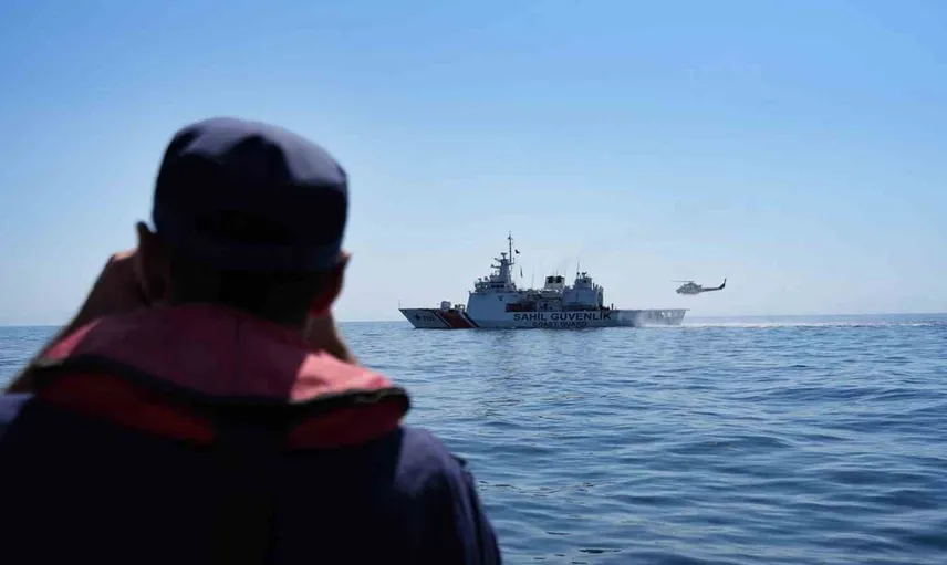 Silivri açıklarında batan gemi için helikopterli arama kurtarma çalışmaları sürüyor