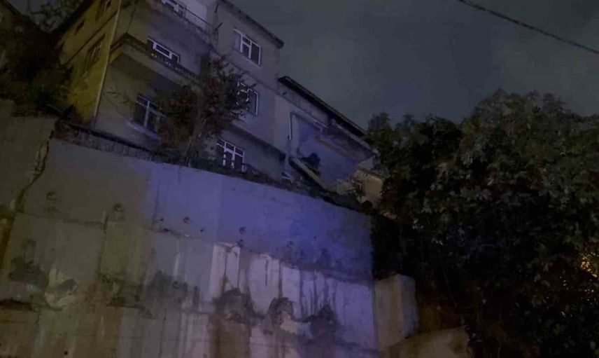 Zonguldak'ta iki katlı binada meydana gelen göçük paniğe yol açtı