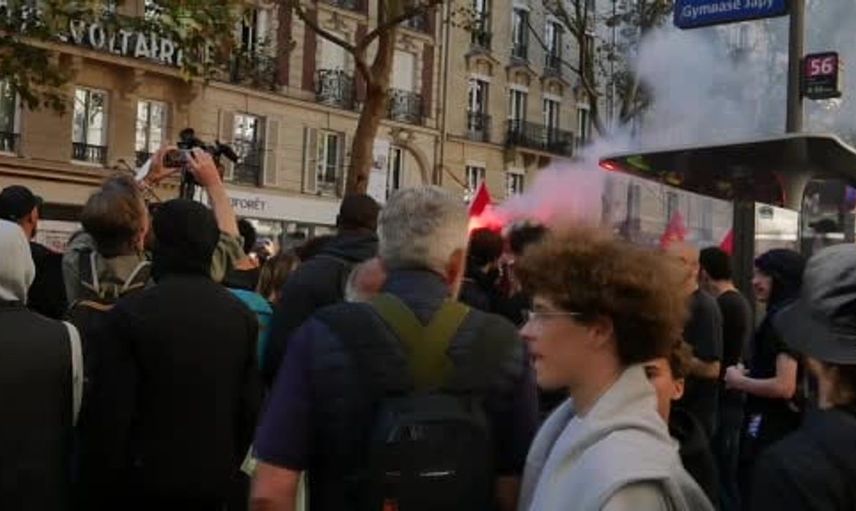 Paris’teki lise eylemleri büyüyor: Yüz binlerce kişi sokağa döküldü
