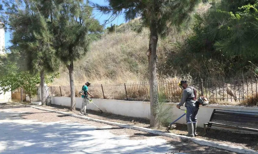 Yeni eğitim yılına hazırlık: Kuşadası Belediyesi okullarda temizlik çalışmaları başlattı
