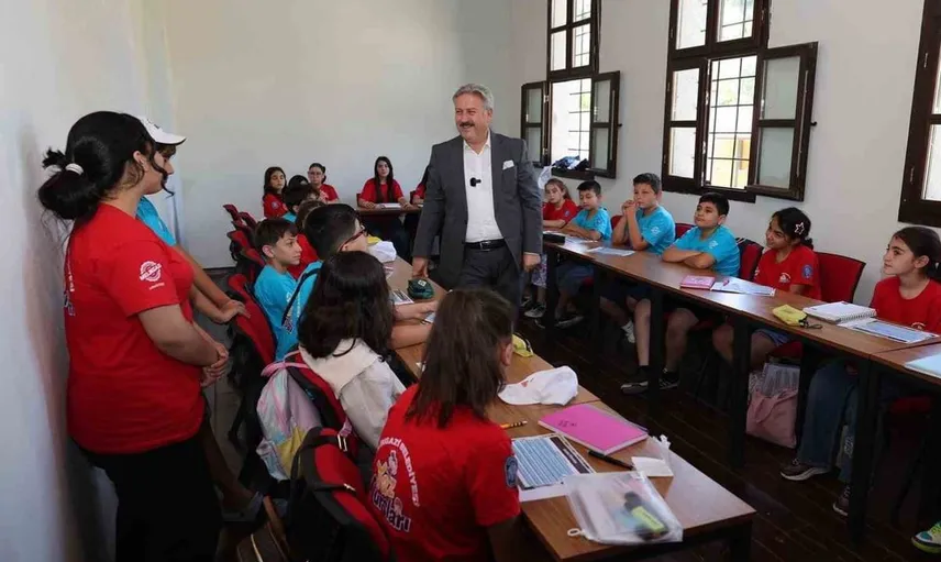 Melikgazi'de çocuklar eğlenceli İngilizce yaz kampında buluştu